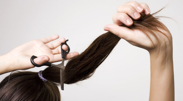 Hindari Risiko Mewarnai Rambut saat Hamil