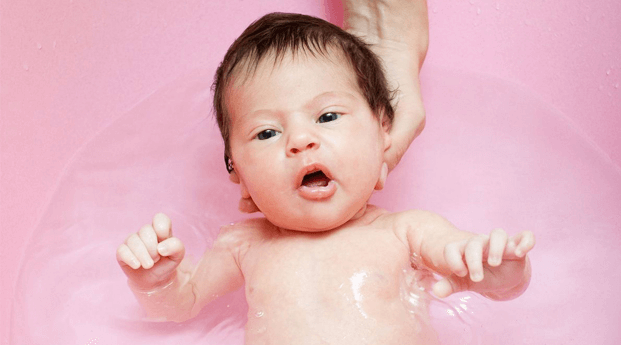 Ibu, Inilah Cara Tepat Untuk Memandikan Bayi Yang Baru Lahir