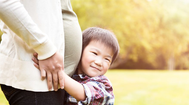 Bisakah Menyusui Selagi Hamil?